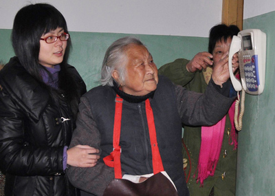 居家養老一鍵通電話服務 便捷關愛，守護老年居民幸福晚年